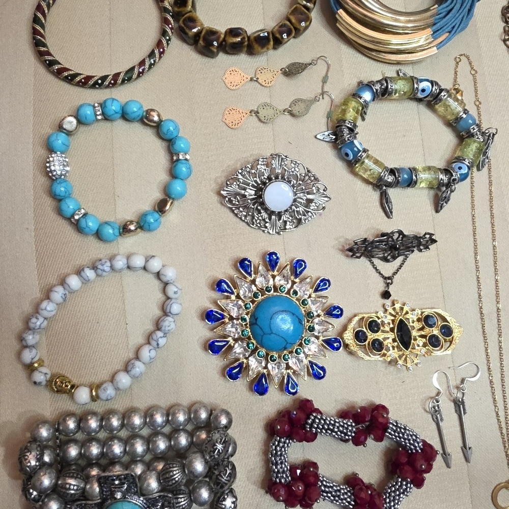 19 PIECE LOT OF JEWELRY KEEP OR RESELL ALL IN EXCELLENT CONDITION - Picture 10 of 10